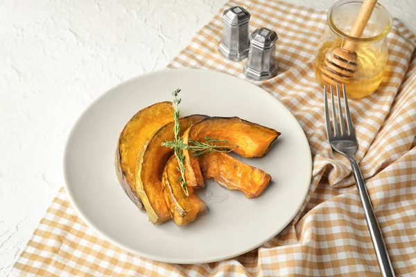 Plate Tasty Baked Pumpkin Pieces Honey White Table — Stock Photo, Image