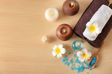 Masadaki güzel spa kompozisyonu