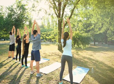 Grup sportif insan parkta eğitim