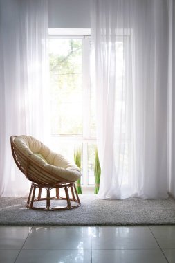 Dinlenme pencere yanında rahat koltukları