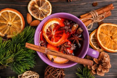 ahşap masa lezzetli mulled şarap Kupası