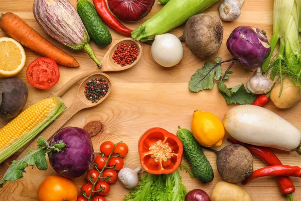 Různé Zeleniny Kořením Dřevěné Pozadí — Stock fotografie