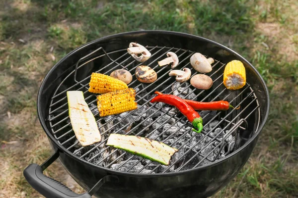 Heerlijke Groenten Barbecue Grill Buitenshuis — Stockfoto