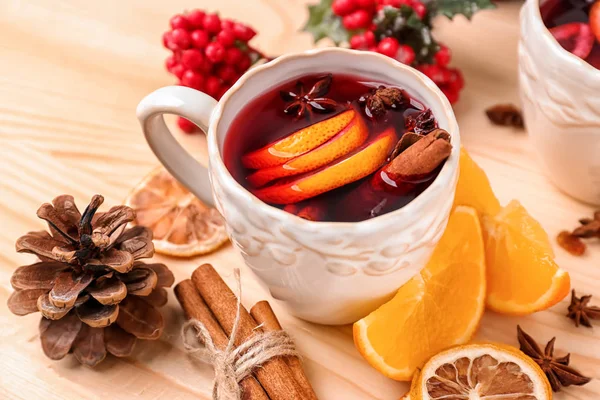 ahşap masa lezzetli mulled şarap Kupası