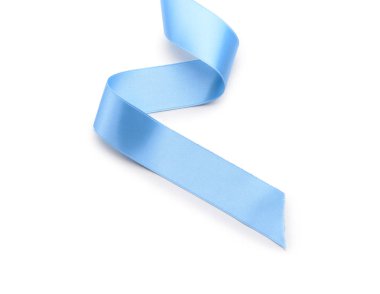 Beyaz arkaplanda güzel mavi kurdele