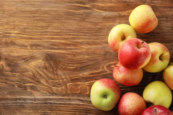 Ripe Juicy Apples Wooden Table — Stock Photo, Image