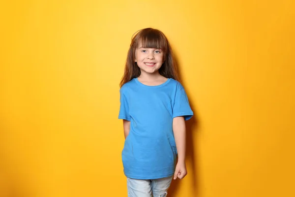 Little Girl Shirt Color Background — Stock Photo, Image