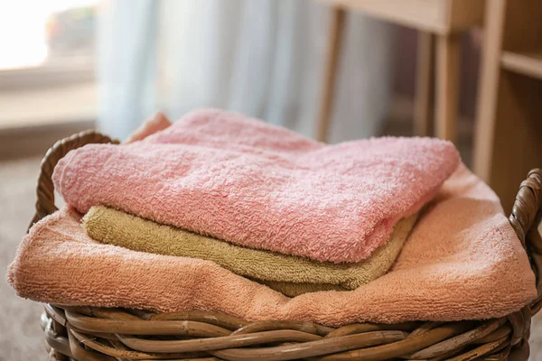 Wicker Basket Folded Clean Towels — Stock Photo, Image