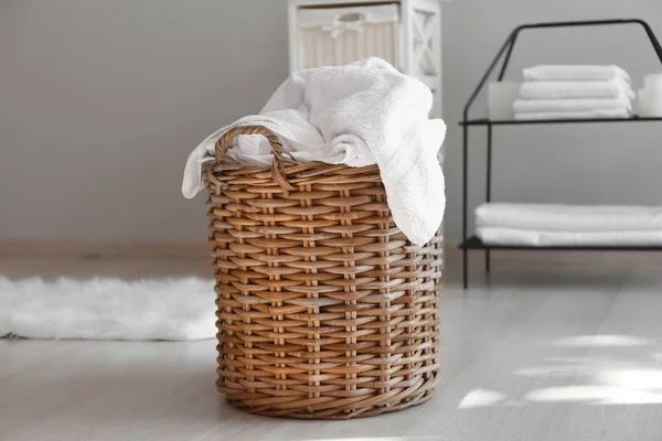 Laundry Basket Dirty Towels Floor — Stock Photo, Image