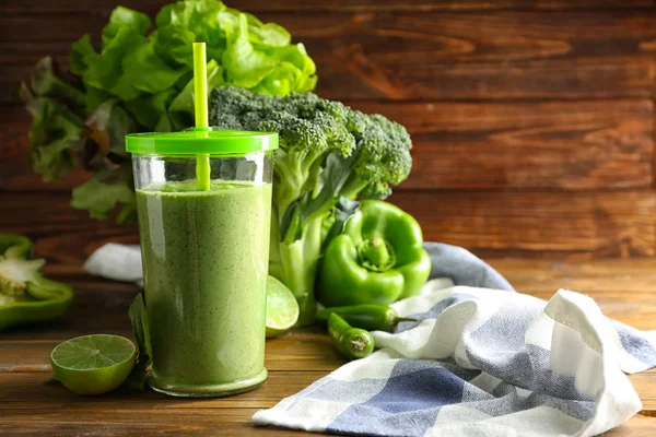 Vaso Sabroso Batido Verde Ingredientes Mesa Madera — Foto de Stock