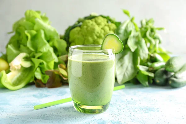 Glass Tasty Green Smoothie Ingredients Color Table — Stock Photo, Image