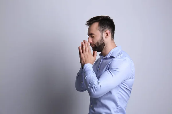 Religious Young Man Praying God Light Background — Stock Photo, Image