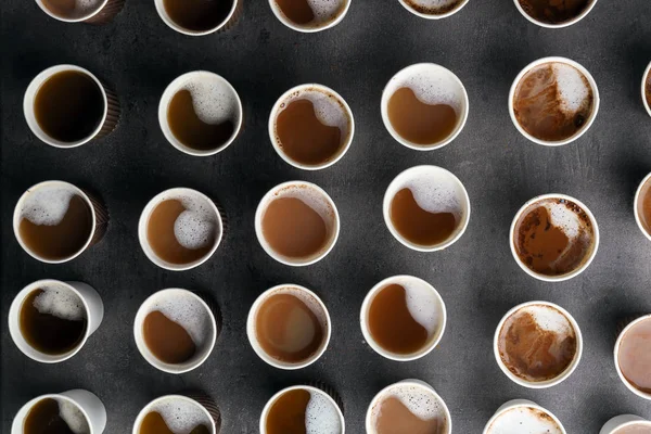 Many Plastic Cups Tasty Aromatic Coffee Dark Background Flat Lay — Stock Photo, Image