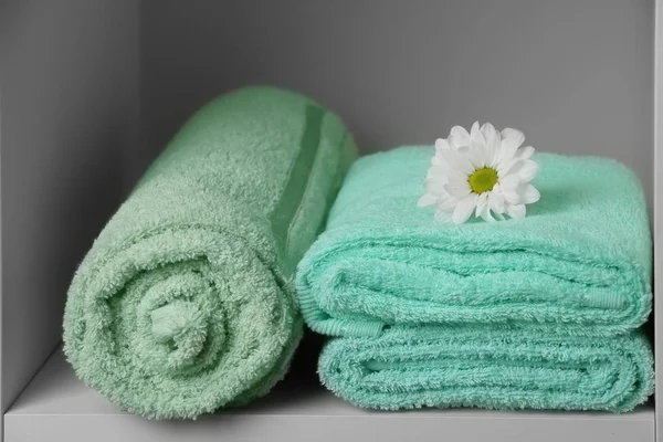 Clean Soft Towels Shelf Closeup — Stock Photo, Image