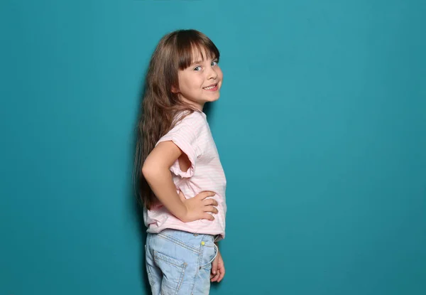 Little Girl Shirt Color Background — Stock Photo, Image