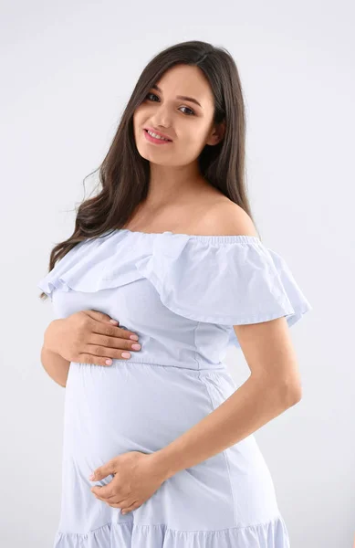 Aydınlık Arka Planda Güzel Hamile Kadın — Stok fotoğraf