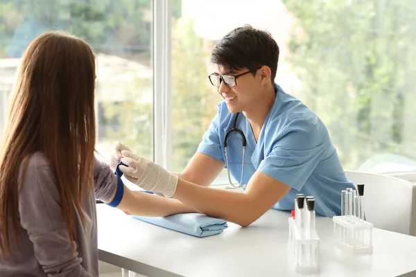 Doctor Applying Tourniquet Patient Hand Taking Blood Sample Vein Hospital — Stock Photo, Image