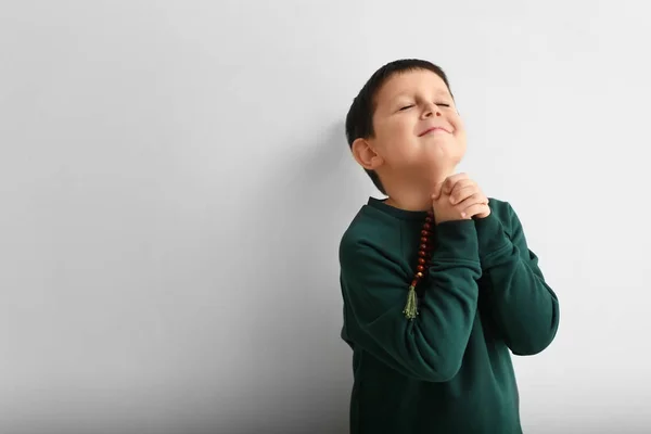 Little Boy Praying Light Background — Stock Photo, Image