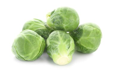 Beyaz arkaplanda taze Brüksel lahanaları