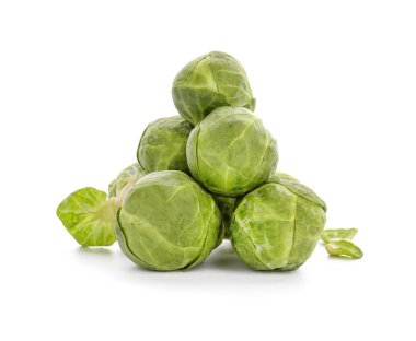 Beyaz arkaplanda taze Brüksel lahanaları