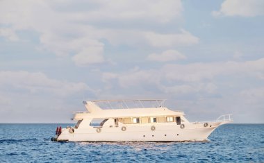 Denizin tropikal resort Doğum modern yat
