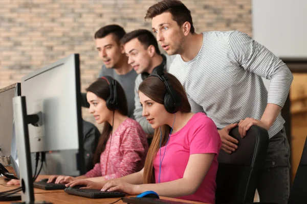 Jongeren Spelen Videospelletjes Toernooi — Stockfoto