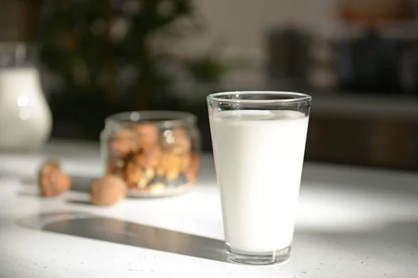 Full Glass Fresh Milk Light Table — Stock Photo, Image