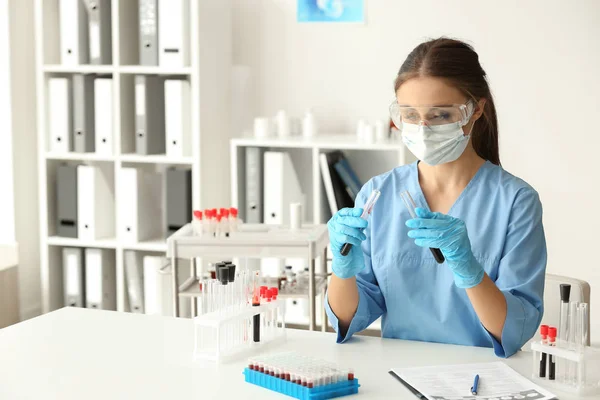 Female Doctor Working Blood Samples Table Laboratory — Stock Photo, Image