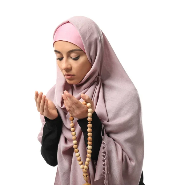 Junge Muslimische Frau Betet Auf Weißem Hintergrund — Stockfoto