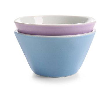 Beyaz arka plan üzerinde temiz boş kaseler