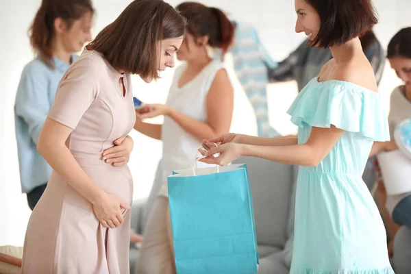 Pregnant Woman Her Friends Baby Shower Party — Stockfoto