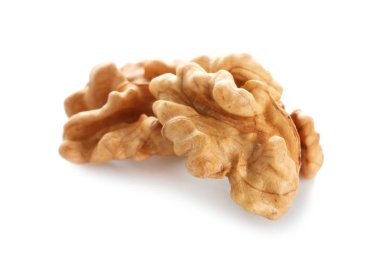 Beyaz zemin üzerine kabuklu ceviz