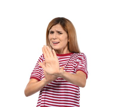 Beyaz arka plan üzerinde panik atak kadın