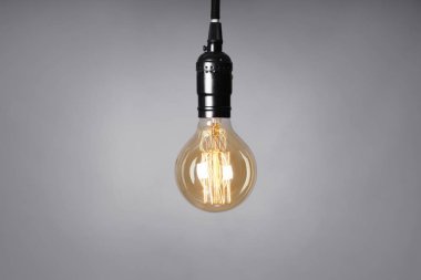 Retro ampul gri arka plan üzerinde