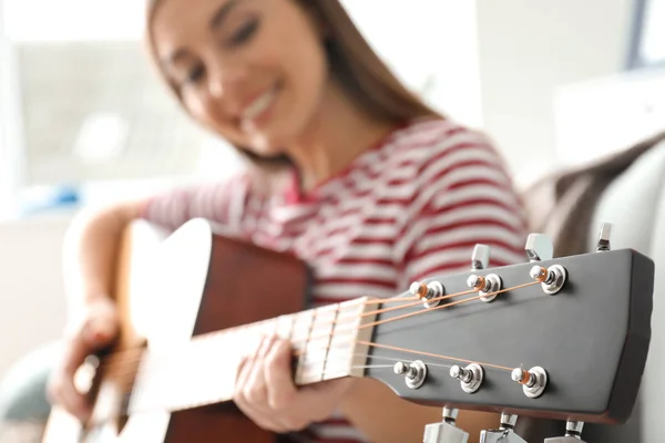 Beautiful Woman Playing Guitar Home — Stock Photo, Image