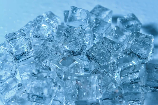 Eiswürfel Auf Farbigem Hintergrund — Stockfoto