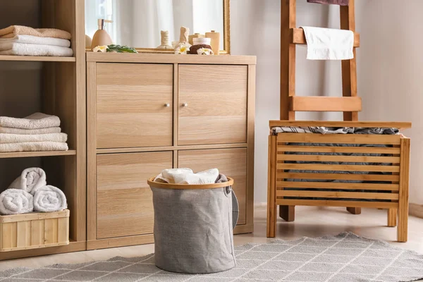 Laundry Basket Dirty Towels Floor Bathroom — Stock Photo, Image