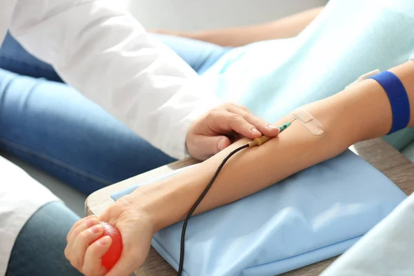 Woman Donating Blood Hospital — Stock Photo, Image