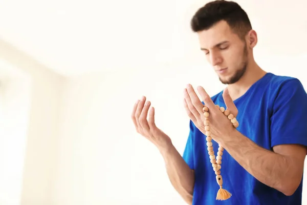 Young Muslim Man Praying Home — Stock Photo, Image