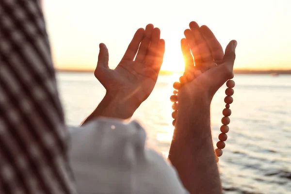 Young Muslim Man Praying River Sunset — Stock Photo, Image