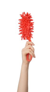 Beyaz arka plan temizleme aracı tutan kadın