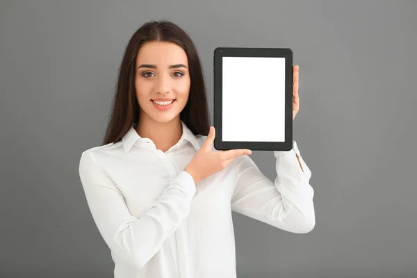 Young Woman Holding Tablet Computer Grey Background — Stock Photo, Image