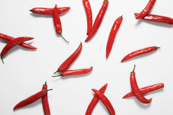 Čerstvé Chilli Papričky Bílém Pozadí — Stock fotografie