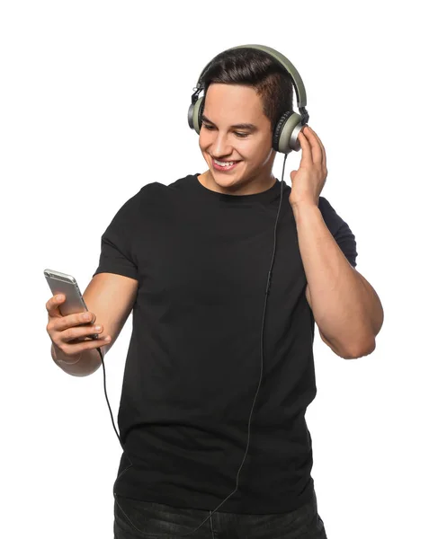 Joven Escuchando Música Sobre Fondo Blanco —  Fotos de Stock