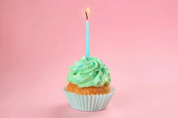 Lekkere Verjaardag Cupcake Met Brandende Kaars Kleur Achtergrond — Stockfoto