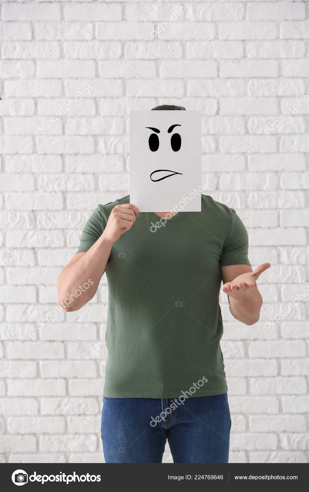 Jovem Escondendo Rosto Atrás Folha Papel Com Emoticon Desenhado Contra —  Foto © serezniy #224769646, image size:1067x1700