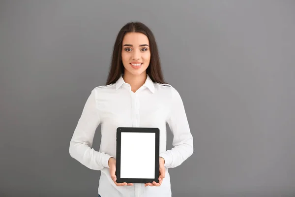 Young Woman Holding Tablet Computer Grey Background — Stock Photo, Image