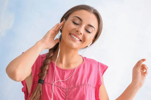 Beautiful Woman Listening Music Light Background — Stock Photo, Image
