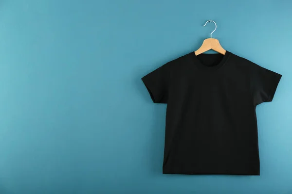 Závěs Prázdné Černé Tričko Barvu Pozadí — Stock fotografie
