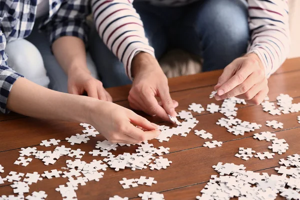 Young Couple Doing Jigsaw Puzzle Home Closeup — Stock Photo, Image